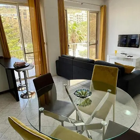 公寓 Sea View And Valley View Flat In