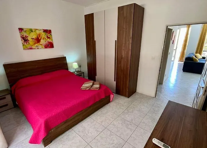 Sea View And Valley View Flat In Appartement Marsalforn